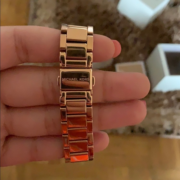 Brand New Rose Gold Michael Kors Watch - Picture 7 of 8